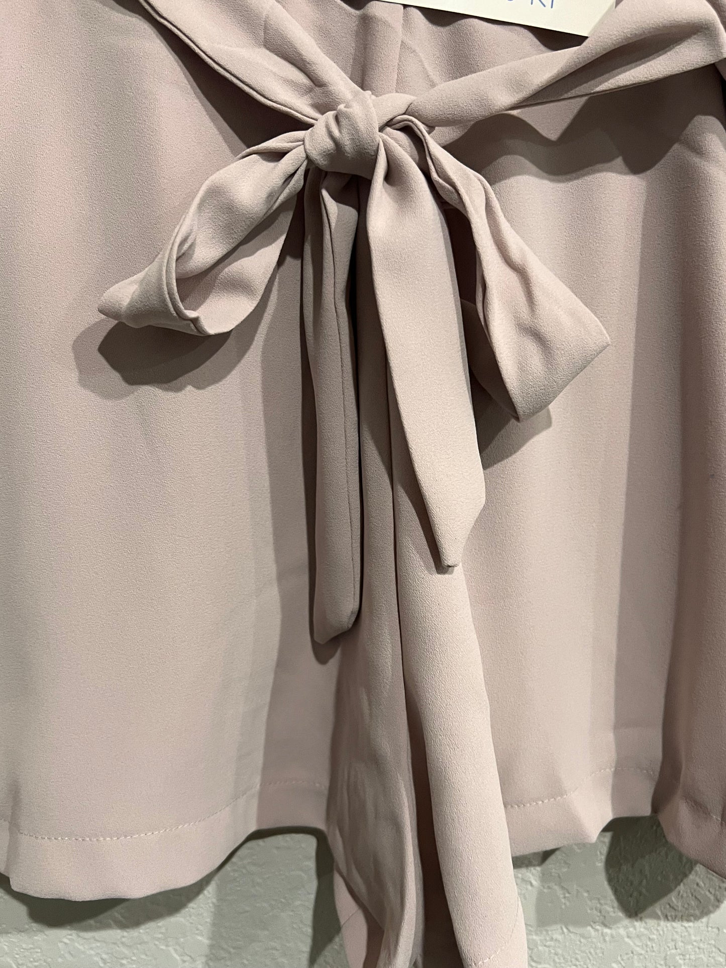 Khaki shorts with tie