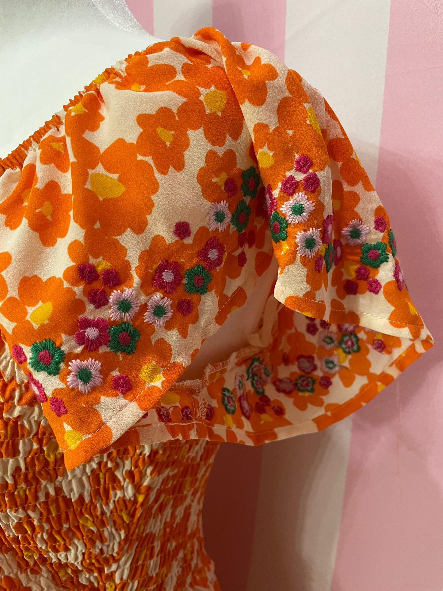 Short sleeve floral top with embroidery