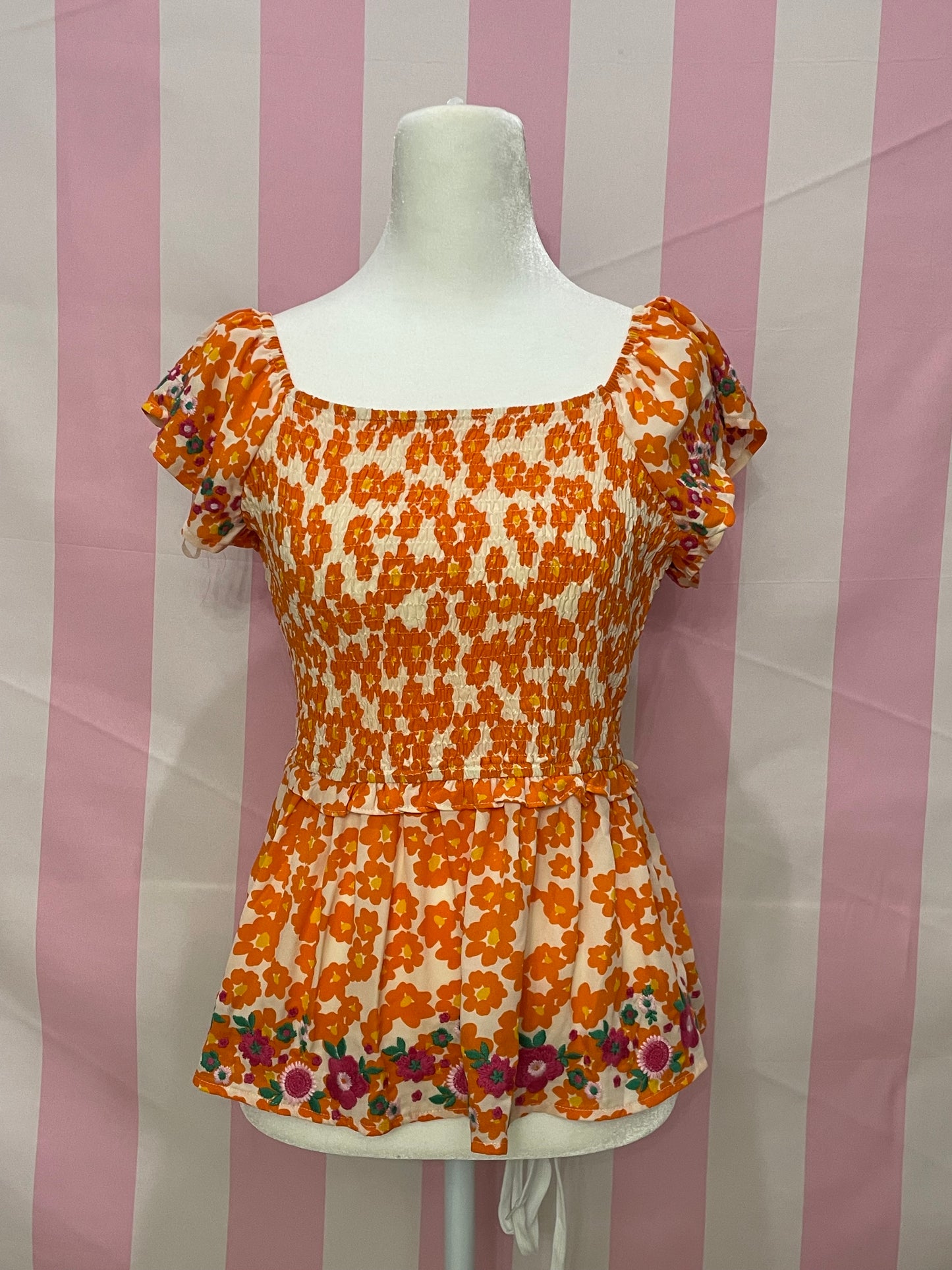 Short sleeve floral top with embroidery